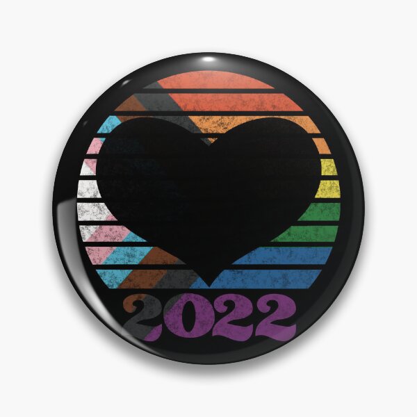 Artikelvorschau, Pride Progress 2022 Retro inspirierter Sonnenuntergang in Regenbogenfarben mit Herzsilhouette entworfen und verkauft von MunsyArt.