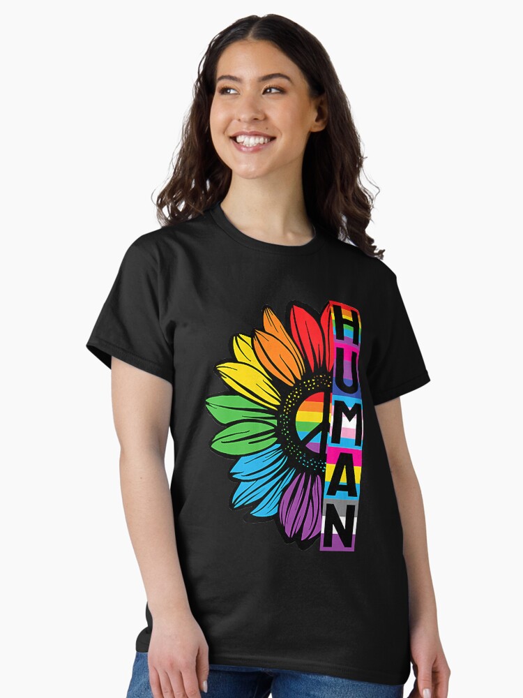 Thumbnail 1 von 7, Classic T-Shirt, Pride Allyship MENSCH Sonnenblume LGBT Flagge Gay Pride Monat LGBTQ designt und verkauft von ChrissyDesignSt.