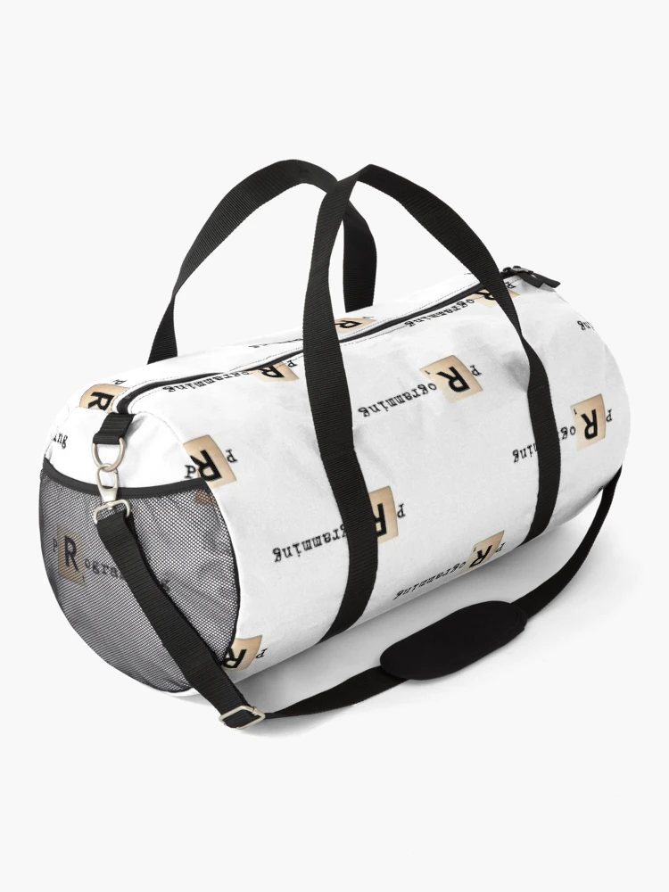 Aperçu 2 sur 3. Sac de sport avec l'œuvre Programmation Scrabble R R créée et vendue par SarcasmStyle.