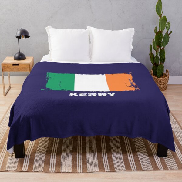 Artikelvorschau, Flagge Kerrys Irland Retro Vintages beunruhigtes Swea entworfen und verkauft von AnhDuyshop.