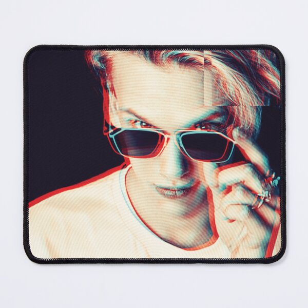 Artikelvorschau, Jamie Campbell Bower Glitch-Effekt entworfen und verkauft von GraphixCart.