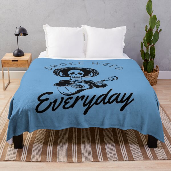 Aperçu de l'œuvre Smoke Weed Everyday, crâne, guitare, Cannabis, Ganja, 420, Marijuana, créée et vendue par BestDesignbySof.