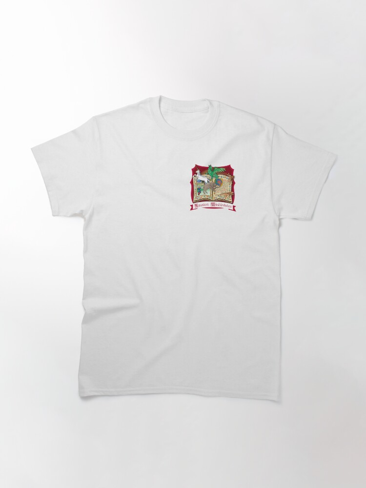Aperçu 3 sur 7. T-shirt classique avec l'œuvre Passion Médiévistes - épisode 23 créée et vendue par PMedievistes.
