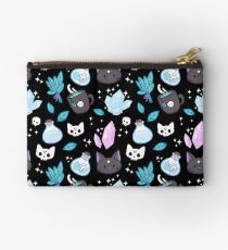 Kräuterhexe // Schwarz Studio Clutch