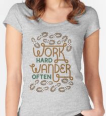 Camiseta entallada de cuello redondo Trabaja duro vagabundo a menudo