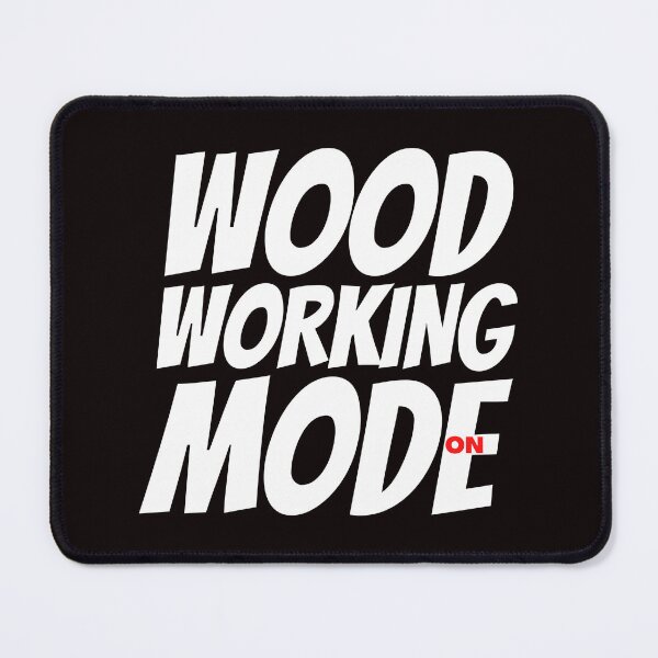 Artikelvorschau, Holzbearbeitungsmodus an - Holzbearbeitungstischler-Spaßgrafik - lustige Holzbearbeitungsgeschenke entworfen und verkauft von WoodWorkingInc.