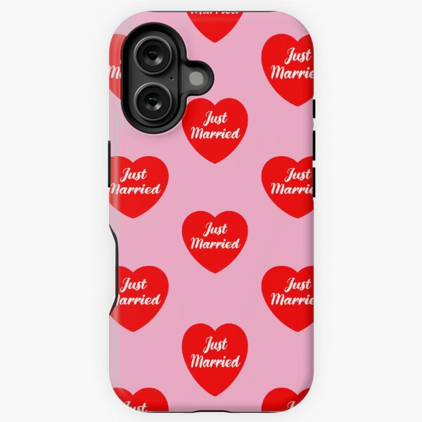 Vista previa del artículo con la obra «Recién casados Boda Corazón rojo Regalo de luna de miel en rosa», diseñado y vendido por OneThreeSix.