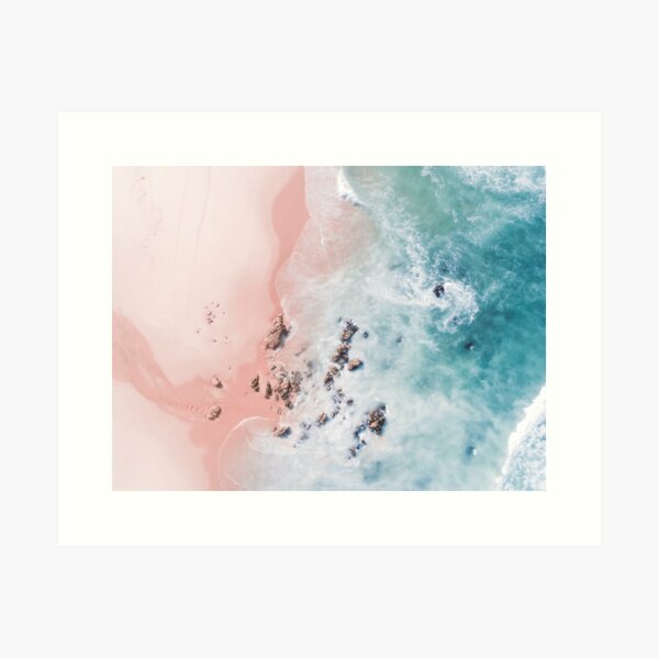 Aperçu de l'œuvre Sea Bliss - Photographie aérienne de Pink Beach Ocean Sea par Ingrid Beddoes créée et vendue par Ingrid Beddoes Photography.