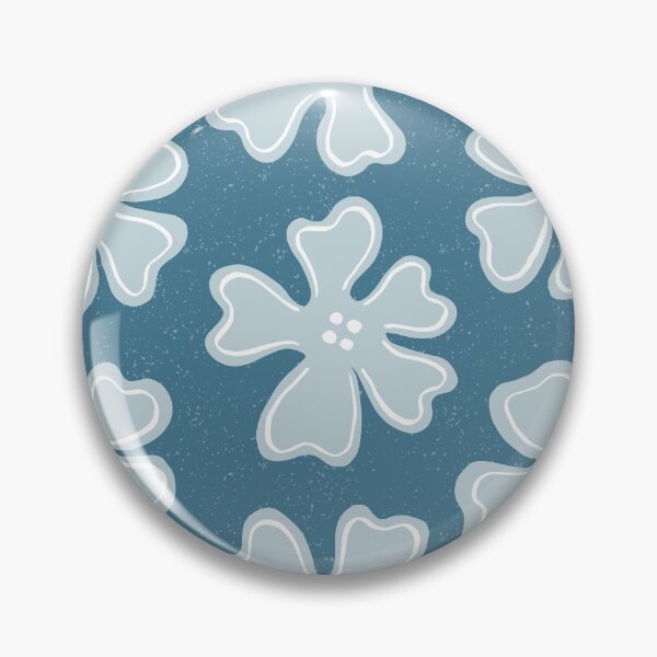 Artikelvorschau, Muster aus hellblauen Knopfblumen auf blau entworfen und verkauft von colorofmagic.