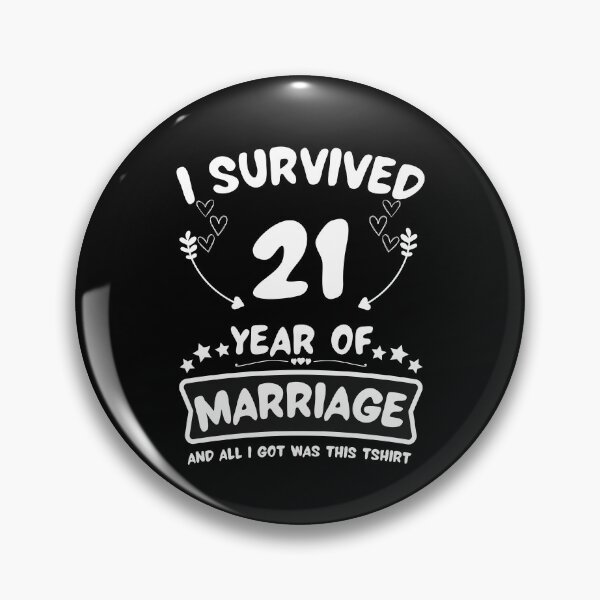 Artikelvorschau, Überlebte 21 Jahre Ehe Happy 21th Anniversary Funny Couples entworfen und verkauft von JoshBulky.