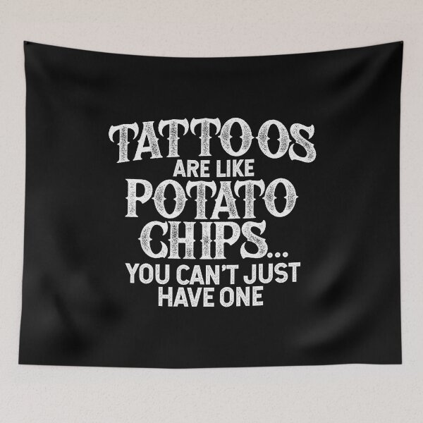 Artikelvorschau, Tattoos sind wie Kartoffelchips Sie können nicht nur ein Tattoo haben Liebhaber Tattooist Ink Meme Wortspiel Lustiges Tattoo entworfen und verkauft von GardNewerd.