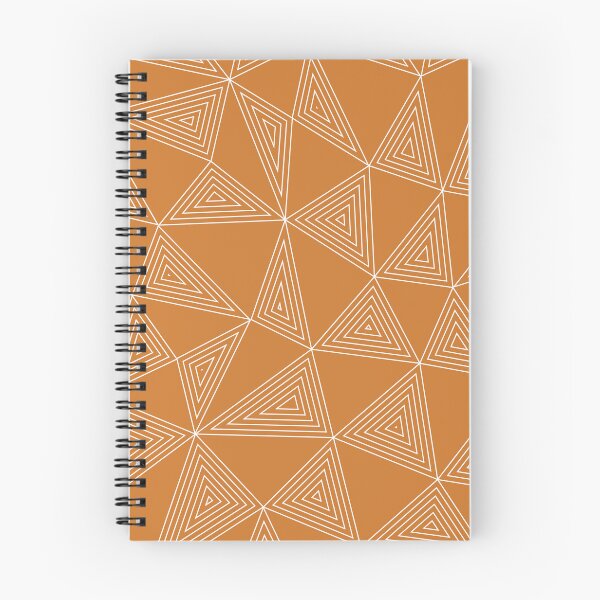 Aperçu de l'œuvre Triangles dans un triangle : Triangles blancs et fond caramel créée et vendue par RelmoArtworks.