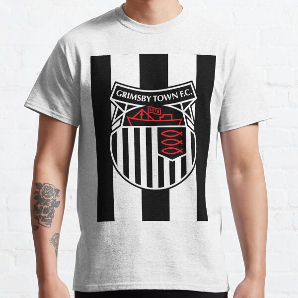 GRIMSBY TOWN   3 LIONS CLUB AND COUNTRY SMALL CREST T-SHIRT MENS 
