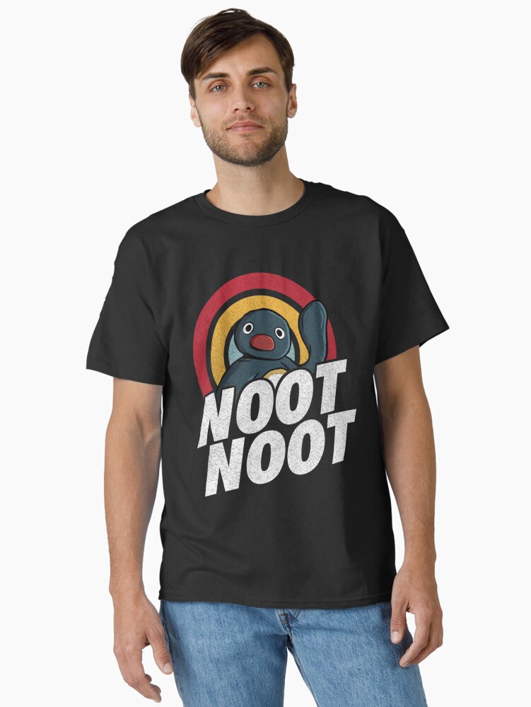 Imagen 2 de 7, Camiseta clásica con la obra Noot Noot Pingüino divertido Arco iris vintage apenado, diseñada y vendida por CaroolBakker.