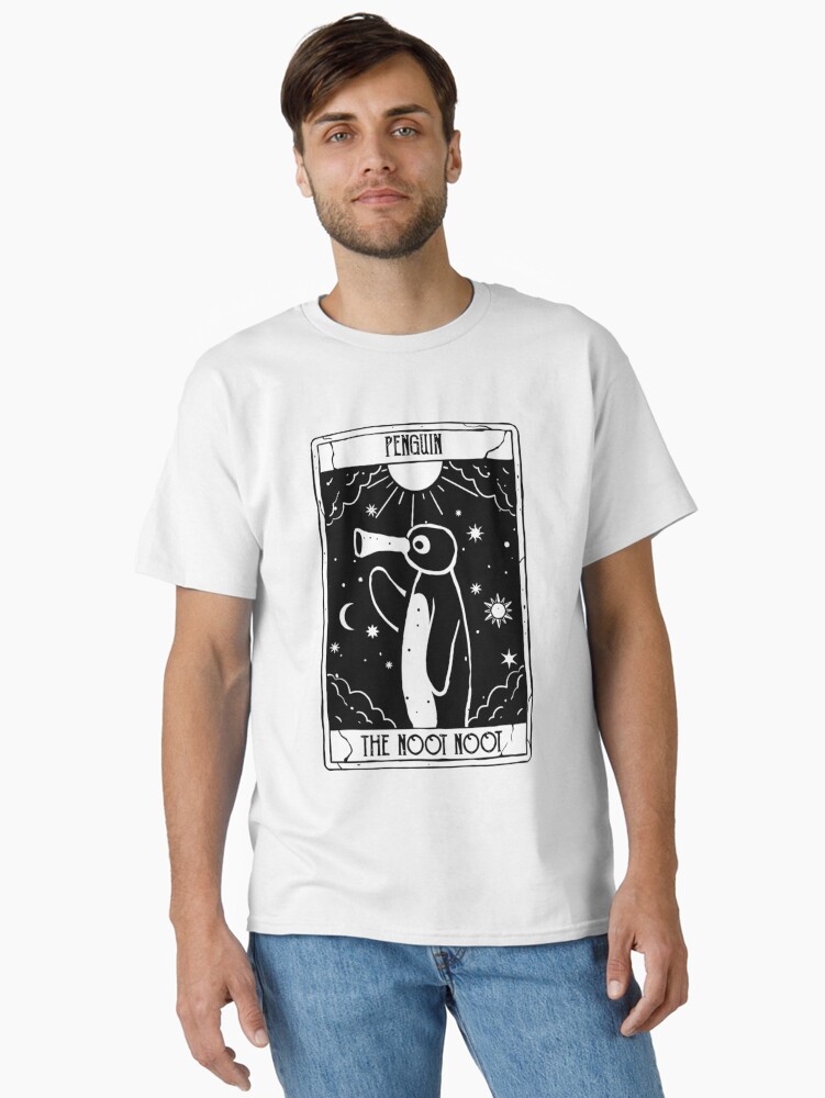 Imagen 2 de 7, Camiseta clásica con la obra Noot Noot Tarjeta de tarot divertida Pingüino Vintage Arco iris apenado, diseñada y vendida por CaroolBakker.