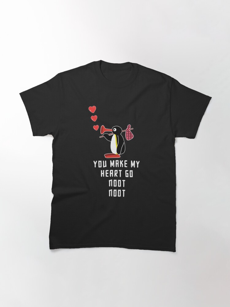 Imagen 3 de 7, Camiseta clásica con la obra Pingüino Noot Noot, diseñada y vendida por CaroolBakker.