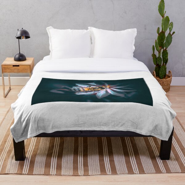 Item preview, Abeja en flor designed and sold by Sandi Walmsley.