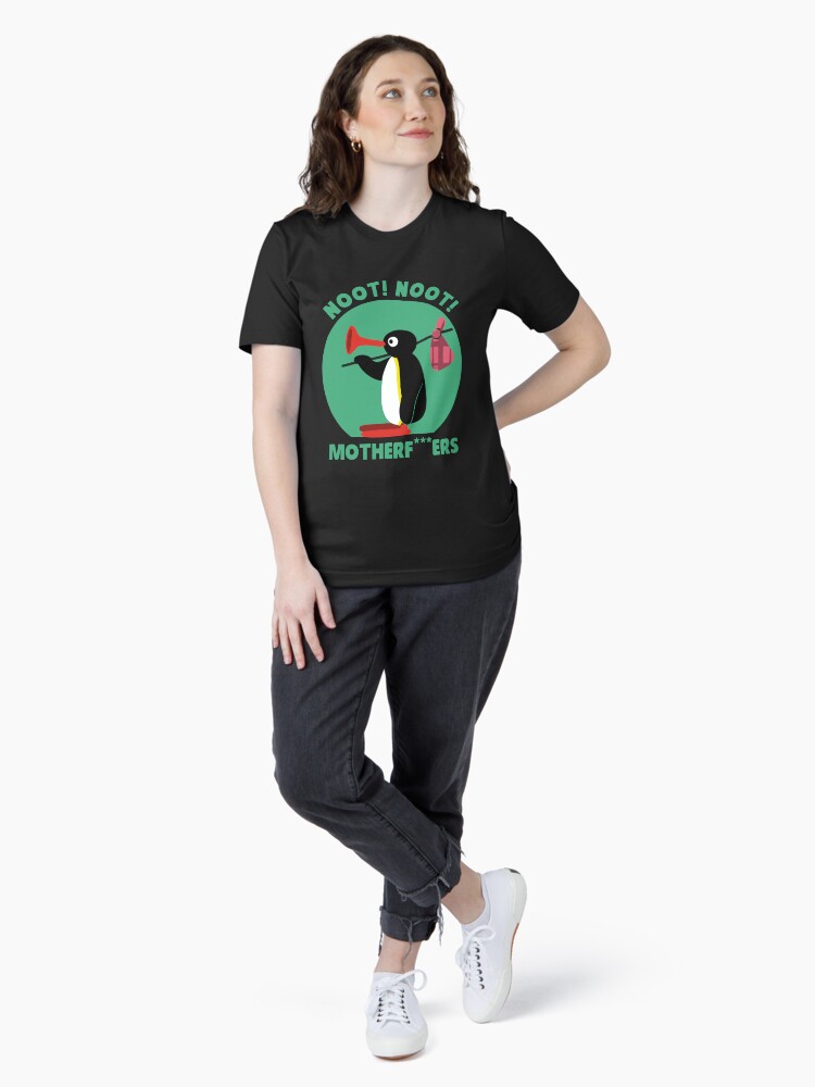 Imagen 4 de 7, Camiseta esencial con la obra no no no pingu retro vintage, diseñada y vendida por Ranscreative.