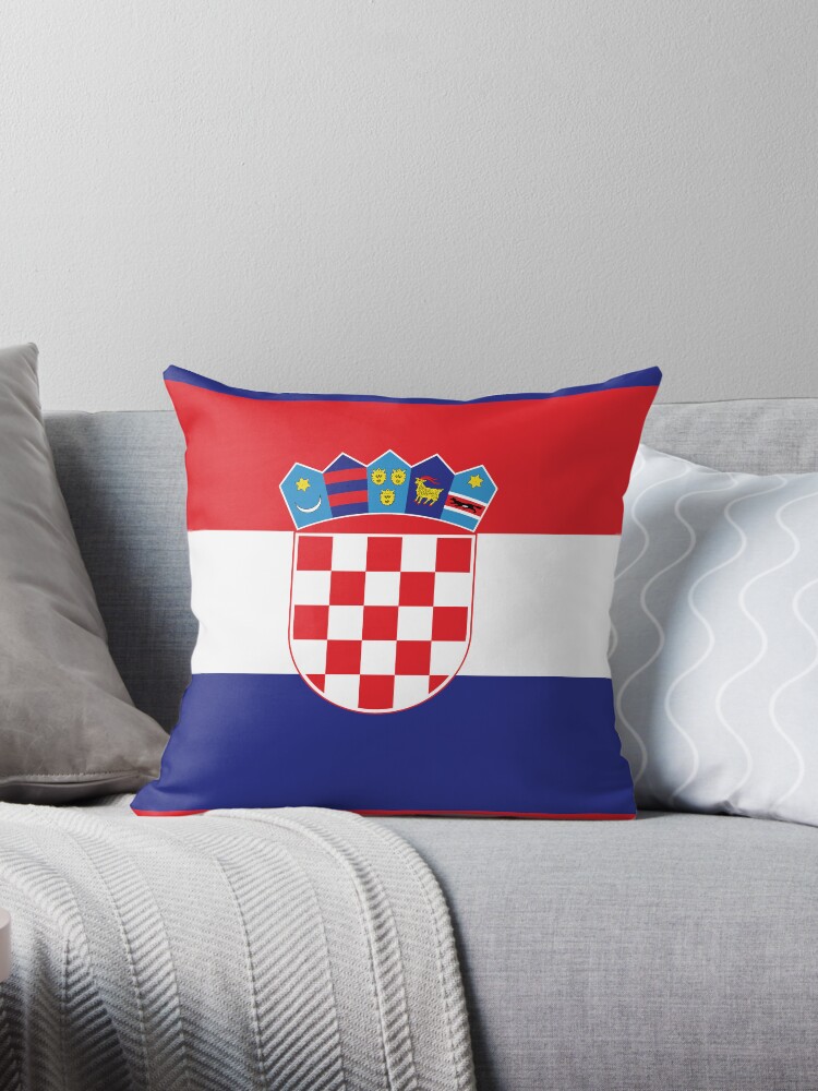 Aperçu 1 sur 3. Coussin avec l'œuvre Drapeau de la Croatie créée et vendue par Shorlick.