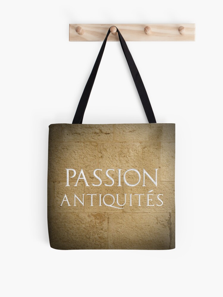 Aperçu 1 sur 2. Tote bag avec l'œuvre Passion Antiquités créée et vendue par PMedievistes.