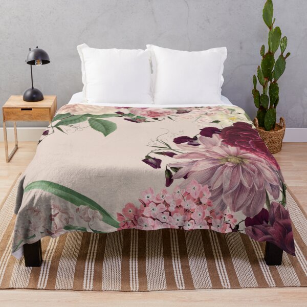 Aperçu de l'œuvre Blushing Vintage Floral créée et vendue par meggydesigns.