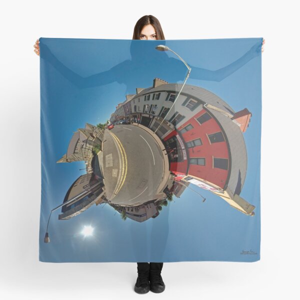Clooney Meets, Clooney Terrace, Derry Scarf