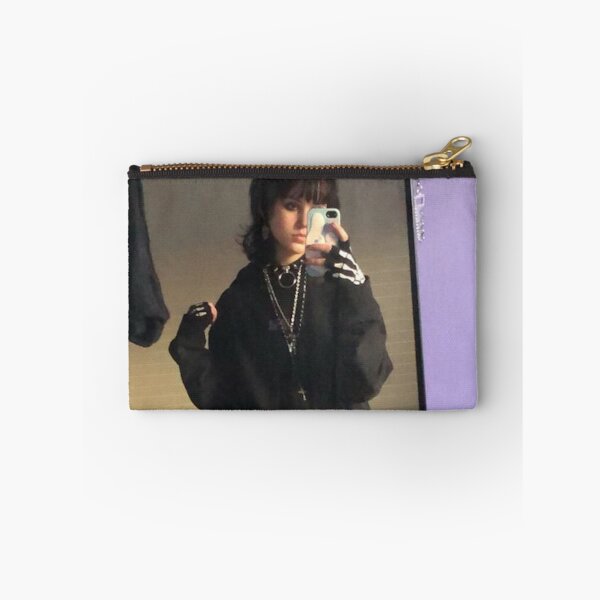 Aperçu de l'œuvre Selfie dans la chambre Emo créée et vendue par emoartwork.