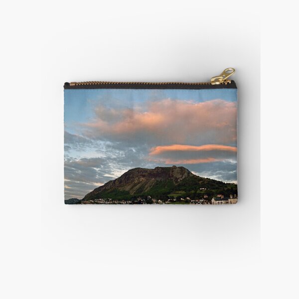 Item preview, Encuentros cercanos del tipo Llanfairfechan. designed and sold by Michael Haslam.