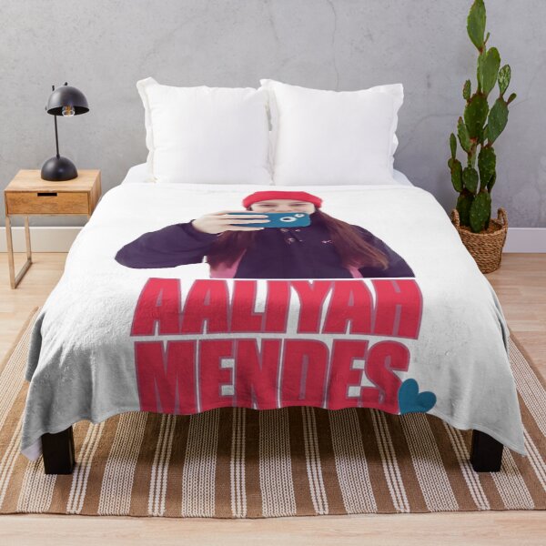 Artikelvorschau, Aaliyah Mendes 45 - Trendiges Vintage Retro T-Shirt entworfen und verkauft von kloospapa.