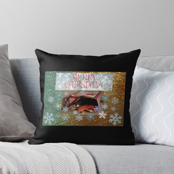 Artikelvorschau, Frohe Weihnachten mit einer Katze in einer Tasche, einem Kätzchen und Schneeflocken. Schwarzer Hintergrund. entworfen und verkauft von imyournightmare.