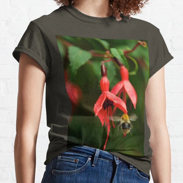 Fuchsia at Loch Na Fooey (wide) Classic T-Shirt
