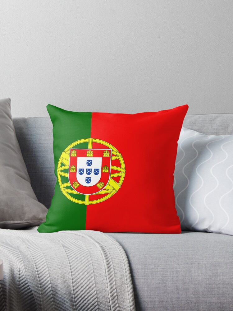 Aperçu 1 sur 3. Coussin avec l'œuvre Drapeau du Portugal créée et vendue par Shorlick.