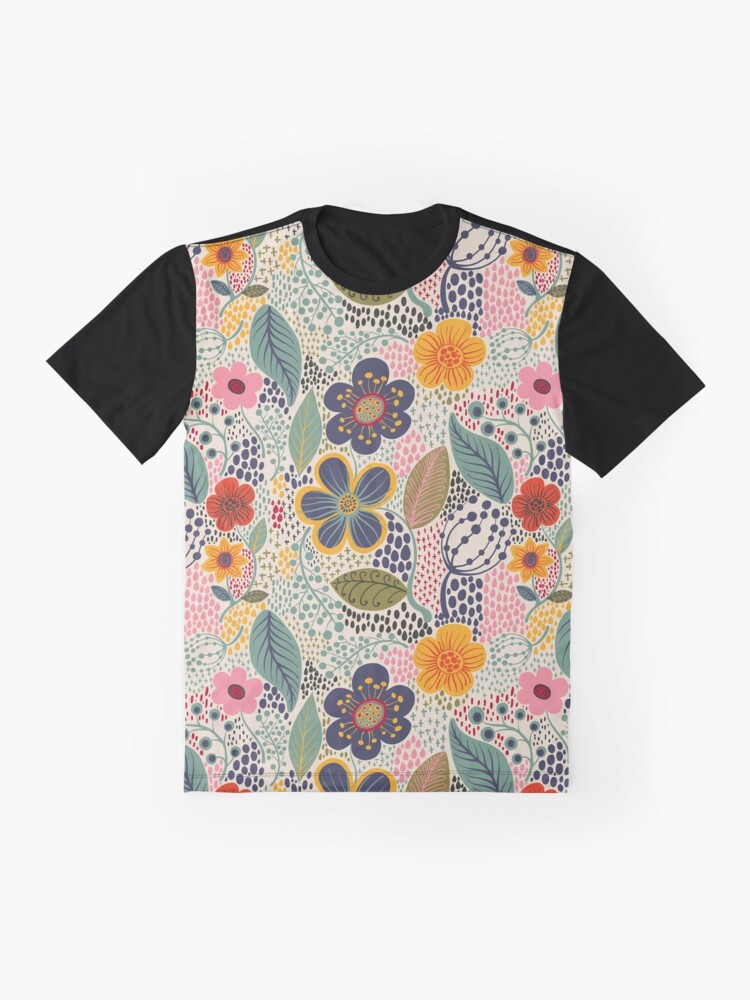 Aperçu 4 sur 5. T-shirt graphique avec l'œuvre Jardin secret créée et vendue par krayis.