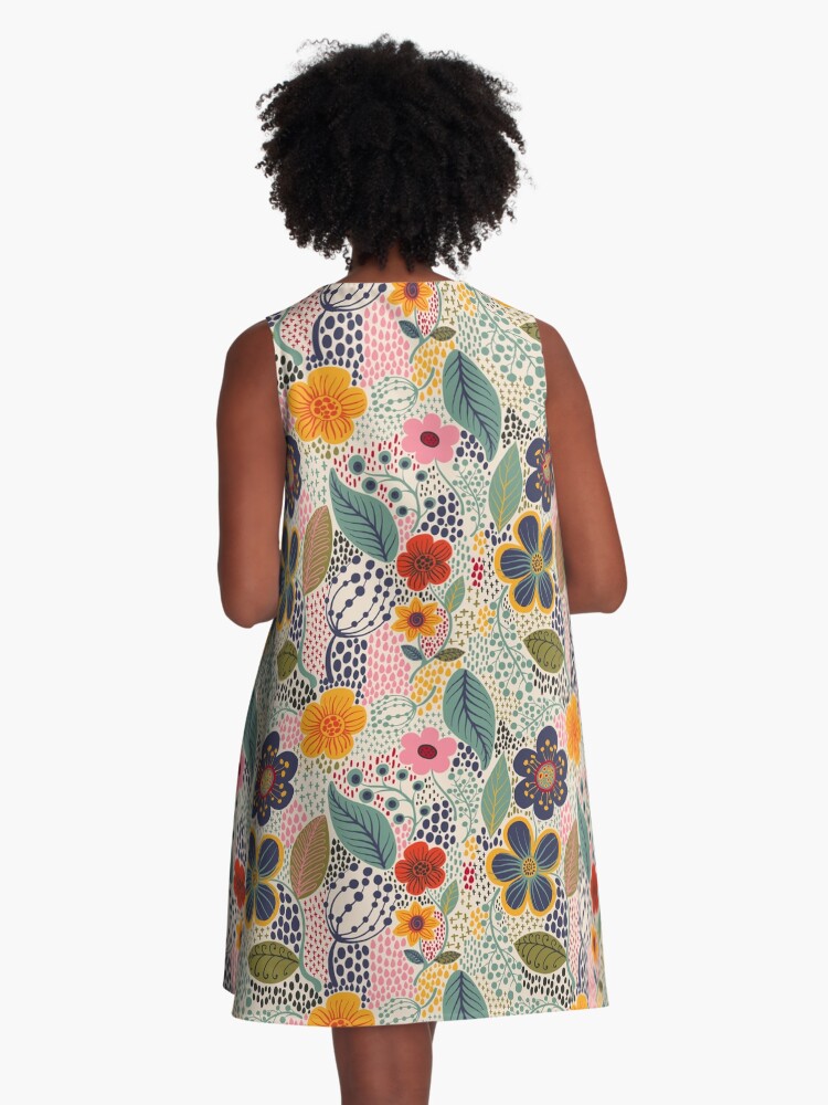 Aperçu 3 sur 4. Robe trapèze avec l'œuvre Jardin secret créée et vendue par krayis.