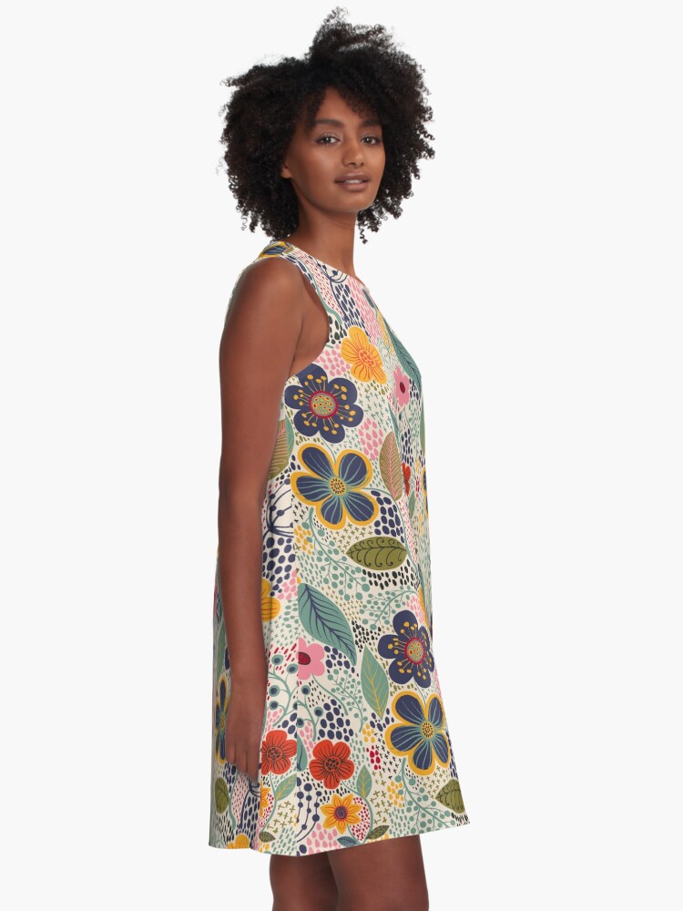 Aperçu 2 sur 4. Robe trapèze avec l'œuvre Jardin secret créée et vendue par krayis.