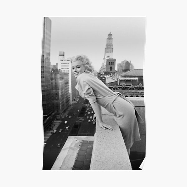 Pose Marilyn on City Poster
