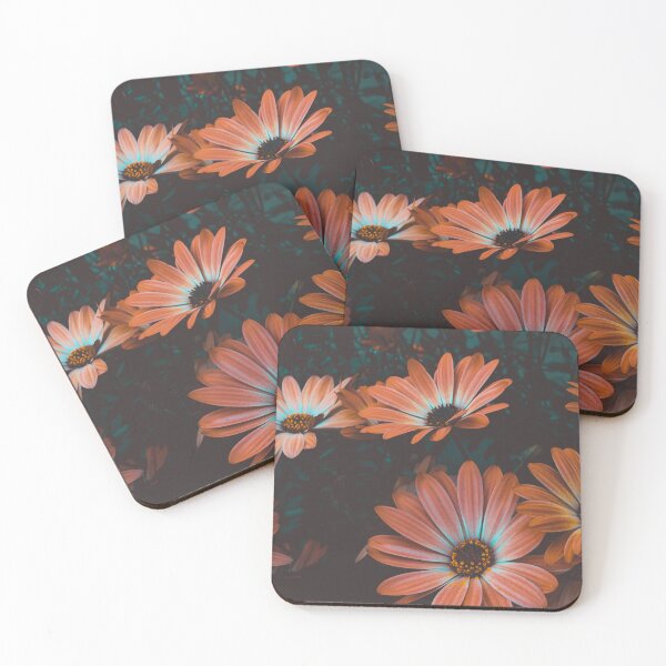 Aperçu de l'œuvre Floral patterns black background créée et vendue par SUPERSHOPBAMBA.