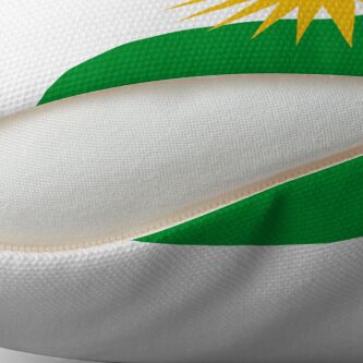 Aperçu 2 sur 3. Coussin avec l'œuvre Drapeau du Kurdistan créée et vendue par Shorlick.