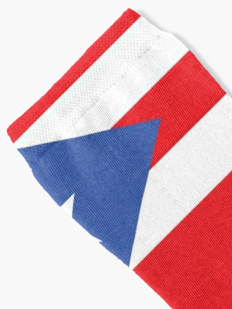 Aperçu 2 sur 5. Chaussettes avec l'œuvre Drapeau de Porto Rico créée et vendue par Shorlick.