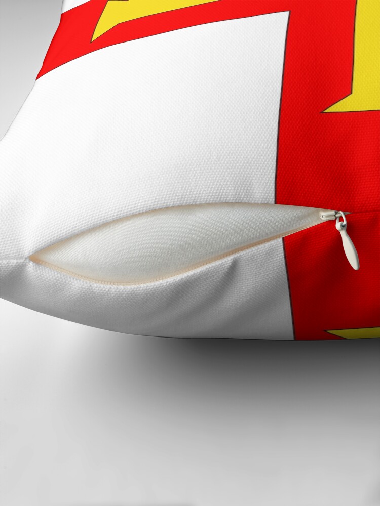 Aperçu 2 sur 4. Coussin avec l'œuvre Drapeau de Guernesey créée et vendue par Shorlick.