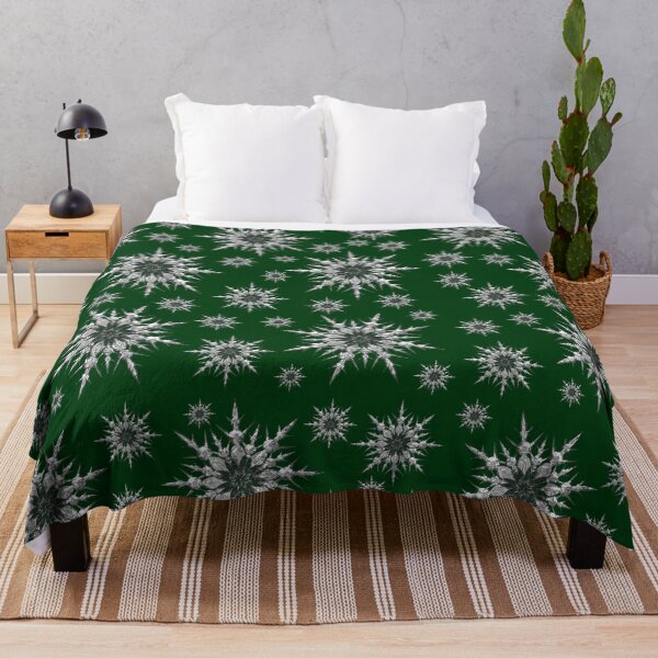 Artikelvorschau, Silver snowflakes on dark green background. entworfen und verkauft von imyournightmare.