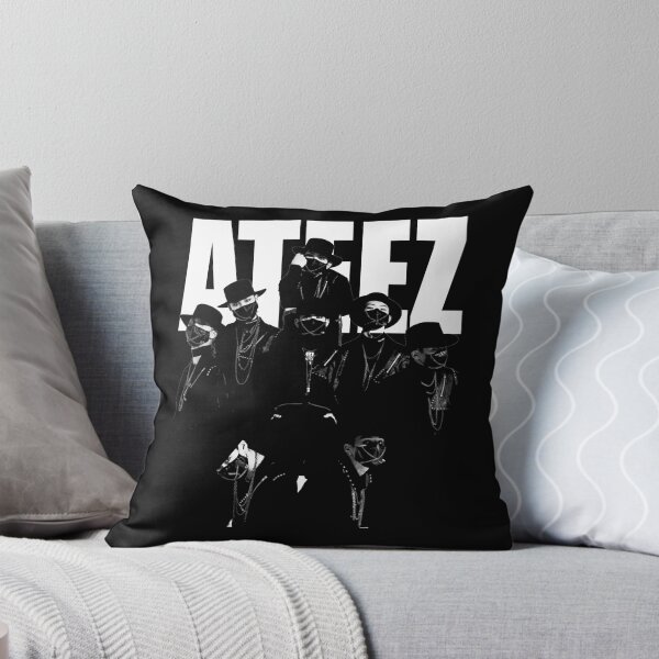 Artikelvorschau, Retro Vintage Great Model Long Sleeve Ateez Musik Vintage Retro entworfen und verkauft von JadeMckay083.