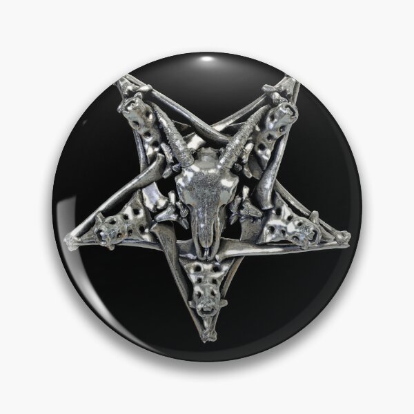 Aperçu de l'œuvre Crâne et os croisés Baphomet Chèvre Pentagramme Symbole Halloween Crâne Design (Bijoux Tête de Mort Métal Argent Chrome Crânes Sedlec Ossuaire) créée et vendue par Mechanical Whispers.