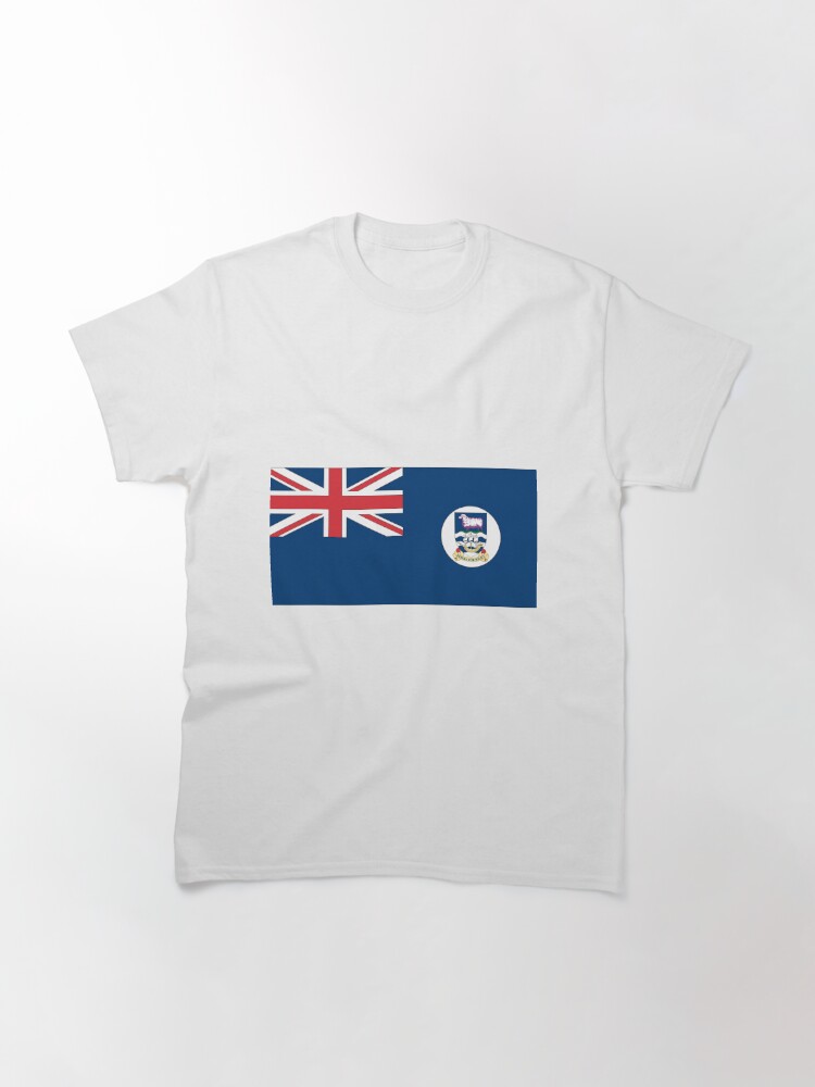 Aperçu 2 sur 7. T-shirt classique avec l'œuvre Drapeau des îles Malouines créée et vendue par Shorlick.