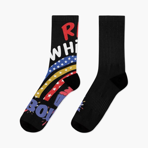 Artikelvorschau, ROTES WEISS UND BOUGIE - Regenbogen-amerikanische Flaggen-wesentliches T-Shirt entworfen und verkauft von Achrafilla1.