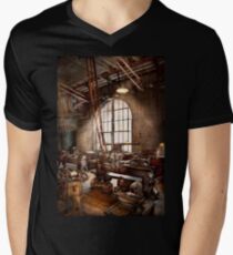 Machinist - I like big tools Men's V-Neck T-Shirt