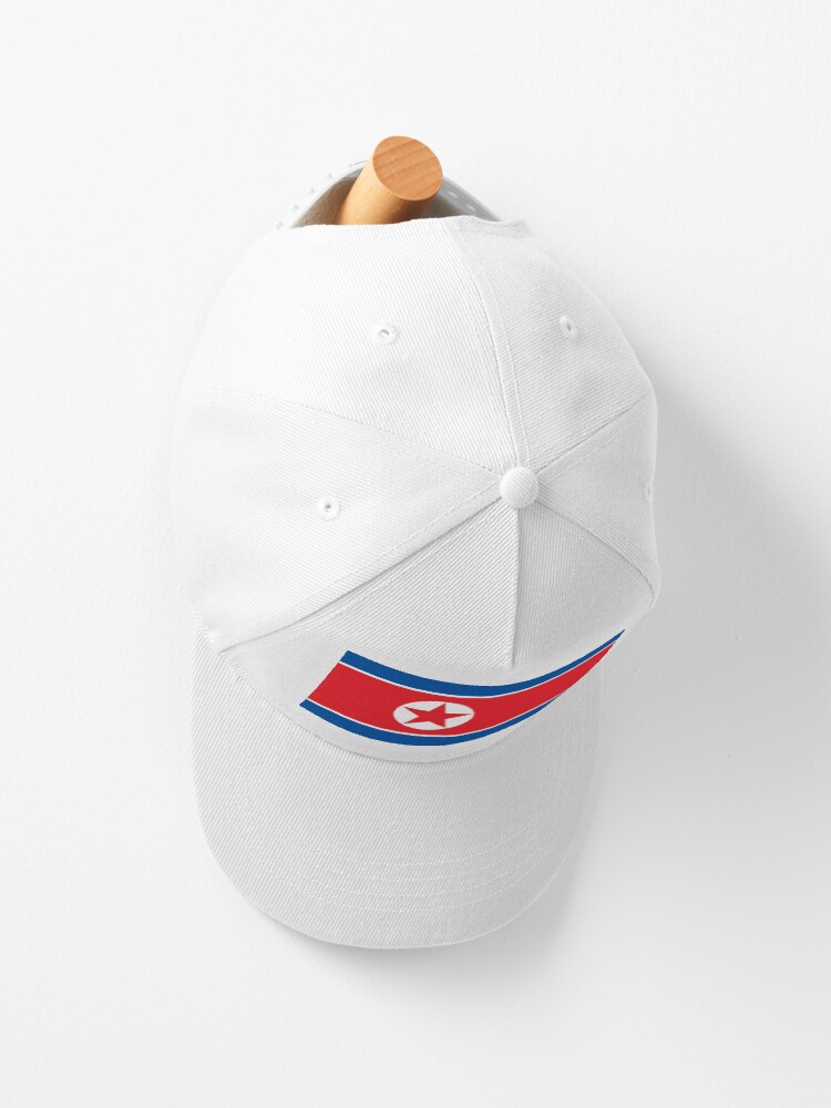 Aperçu 2 sur 7. Casquette avec l'œuvre Drapeau de la Corée du Nord créée et vendue par Shorlick.
