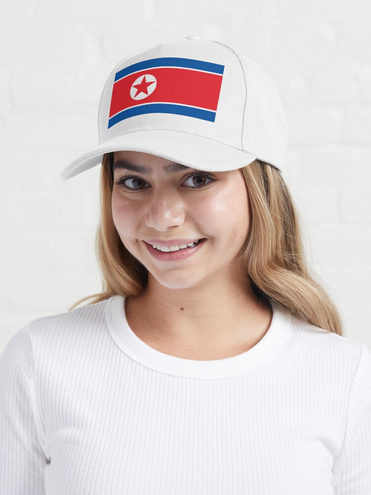 Aperçu 6 sur 7. Casquette avec l'œuvre Drapeau de la Corée du Nord créée et vendue par Shorlick.