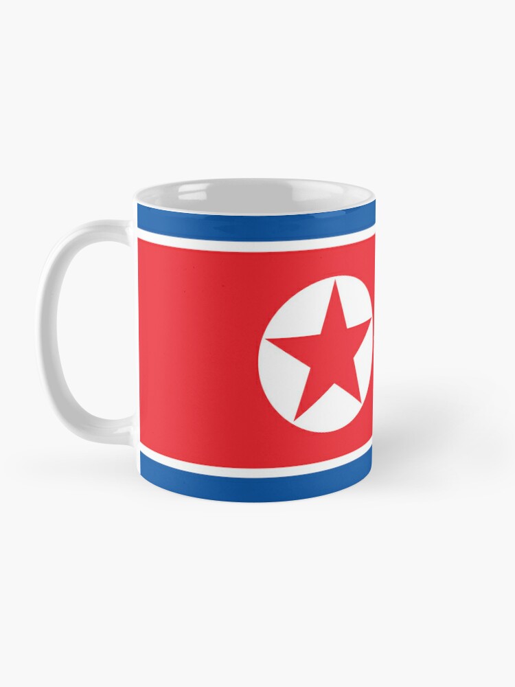 Mug à café avec l'œuvre Drapeau de la Corée du Nord créée et vendue par Shorlick