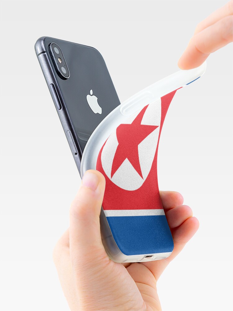 Aperçu 4 sur 5. Coque iPhone avec l'œuvre Drapeau de la Corée du Nord créée et vendue par Shorlick.